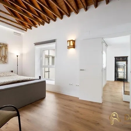 Exclusive Soho Apartment *